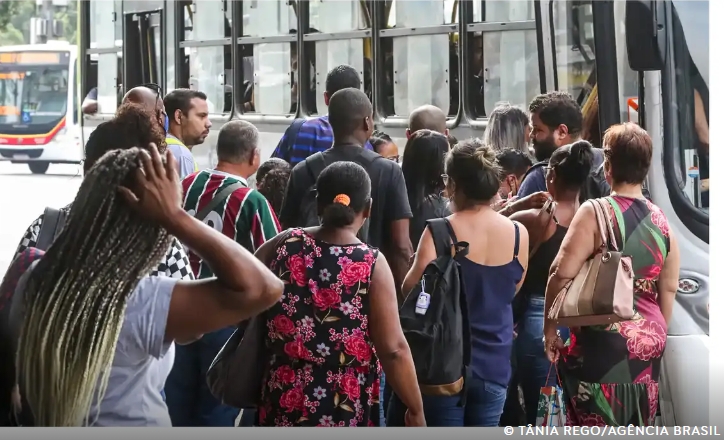 Desemprego mais longo cai 21,7% e é o menor já registrado pelo IBGE