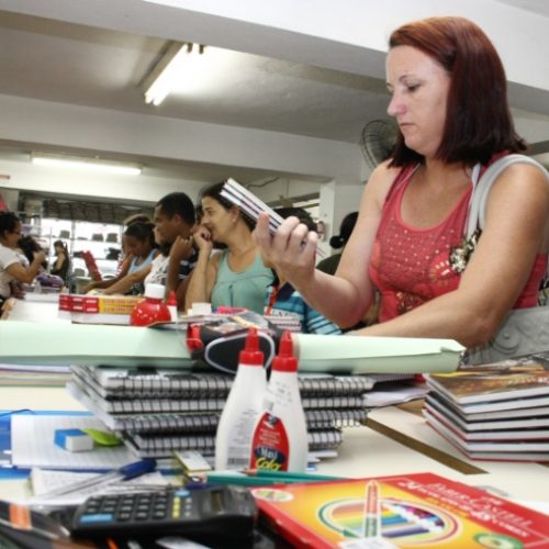 Aumento de 5% a 9% nos custos do material escolar em 2025