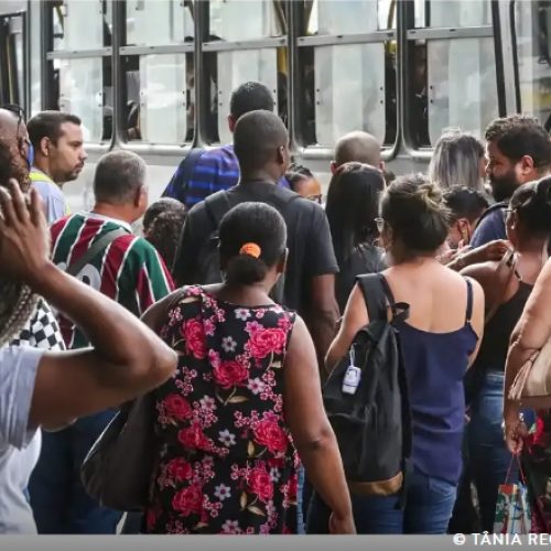 Desemprego mais longo cai 21,7% e é o menor já registrado pelo IBGE
