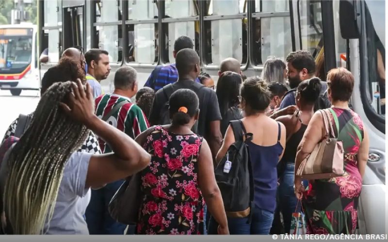 Desemprego mais longo cai 21,7% e é o menor já registrado pelo IBGE