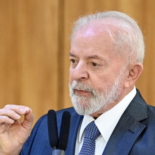Lula sanciona projeto de geração de energia eólica produzida em alto-mar, porém com vetos